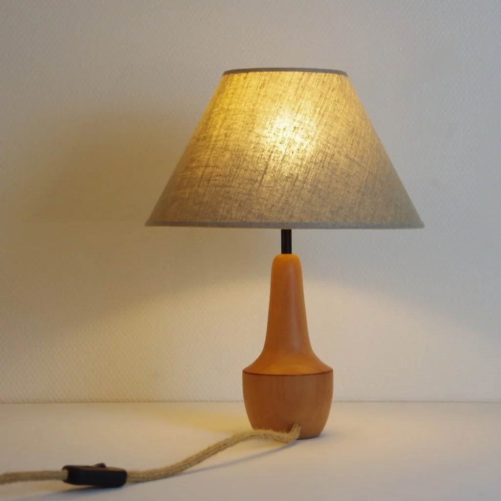 Pied de lampe en bois tourné Pied de lampe artisanal Pied de lampe de chevet Luminaire Décoration intérieure Original Design Rustique Élégant Unique Cormier Bois massif