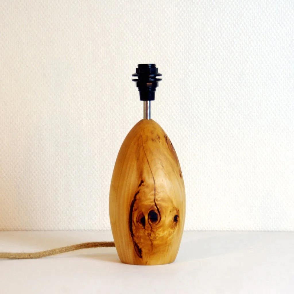 Pied de lampe en bois tourné Pied de lampe artisanal Pied de lampe de chevet Luminaire Décoration intérieure Original Design Rustique Élégant Unique Erable Bois massif sans abat-jour