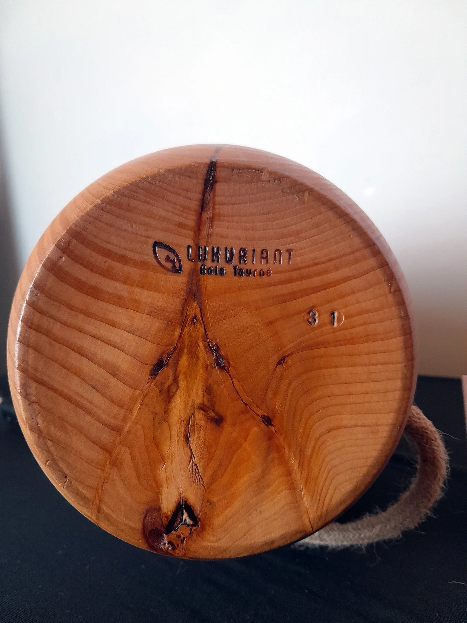 Pied de lampe en bois tourné. Pied de lampe artisanal. Pied de lampe à poser. Luminaire Décoration intérieure Original Tilleul Design Rustique Élégant Unique chaleureux Estampillée numerotée