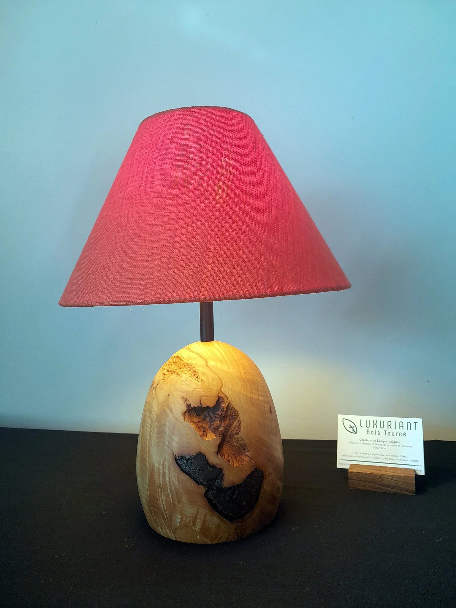 Pied de lampe en bois tourné. Pied de lampe artisanal. Pied de lampe à poser. Luminaire Décoration intérieure Original. Fourche de Frêne. Design Rustique Élégant Unique chaleureux. Abat-jour en lin fait-main.