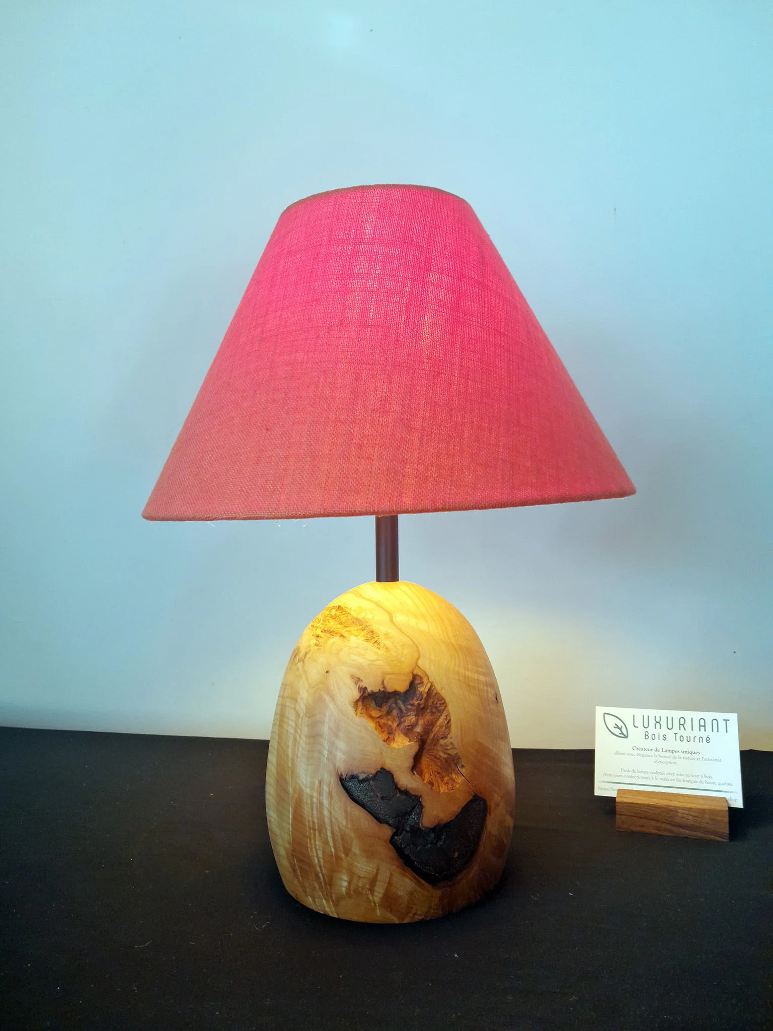 Pied de lampe en bois tourné. Pied de lampe artisanal. Pied de lampe à poser. Luminaire Décoration intérieure Original. Fourche de Frêne. Design Rustique Élégant Unique chaleureux. Abat-jour en lin fait-main.