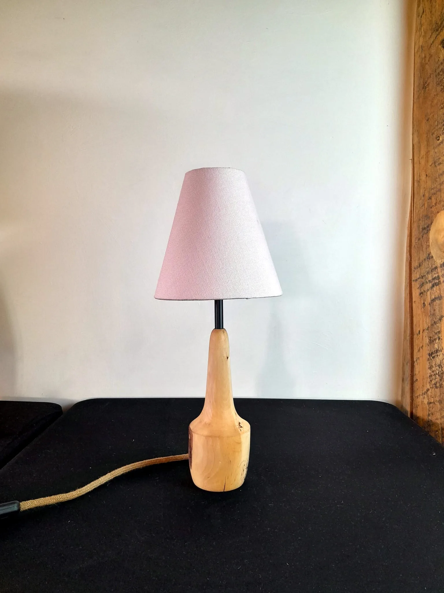 Pied de lampe de chevet en bois tourné dans un morceau de buis