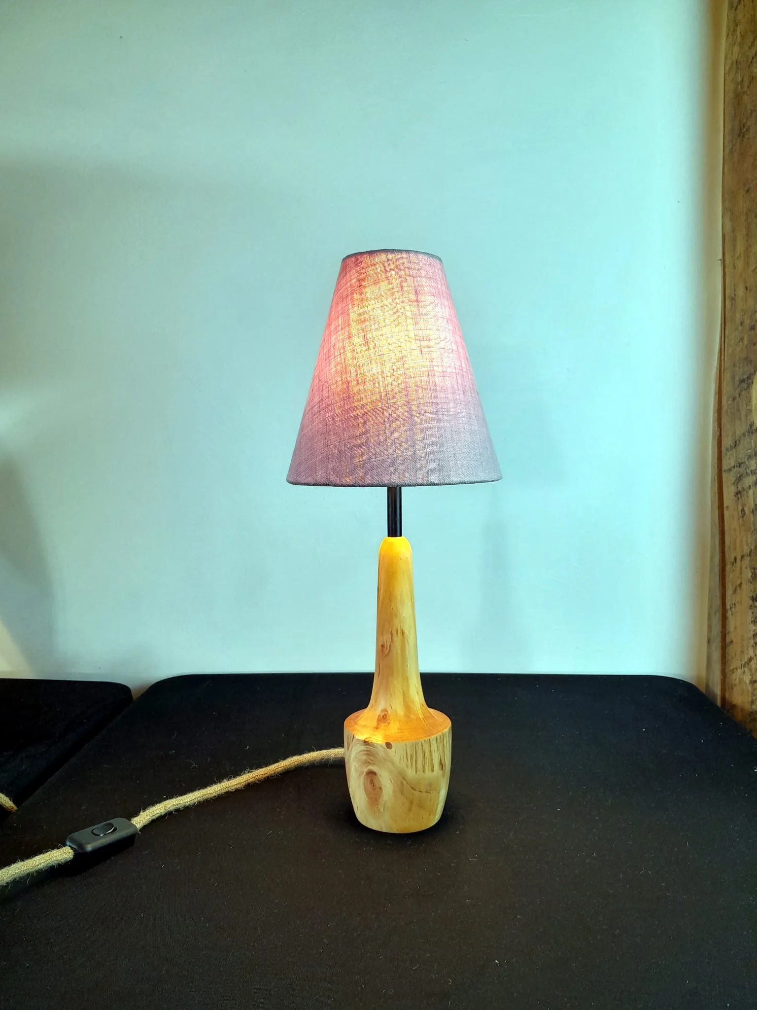 Pied de lampe de chevet n°35 2 Pied de lampe en bois tourné en laurier