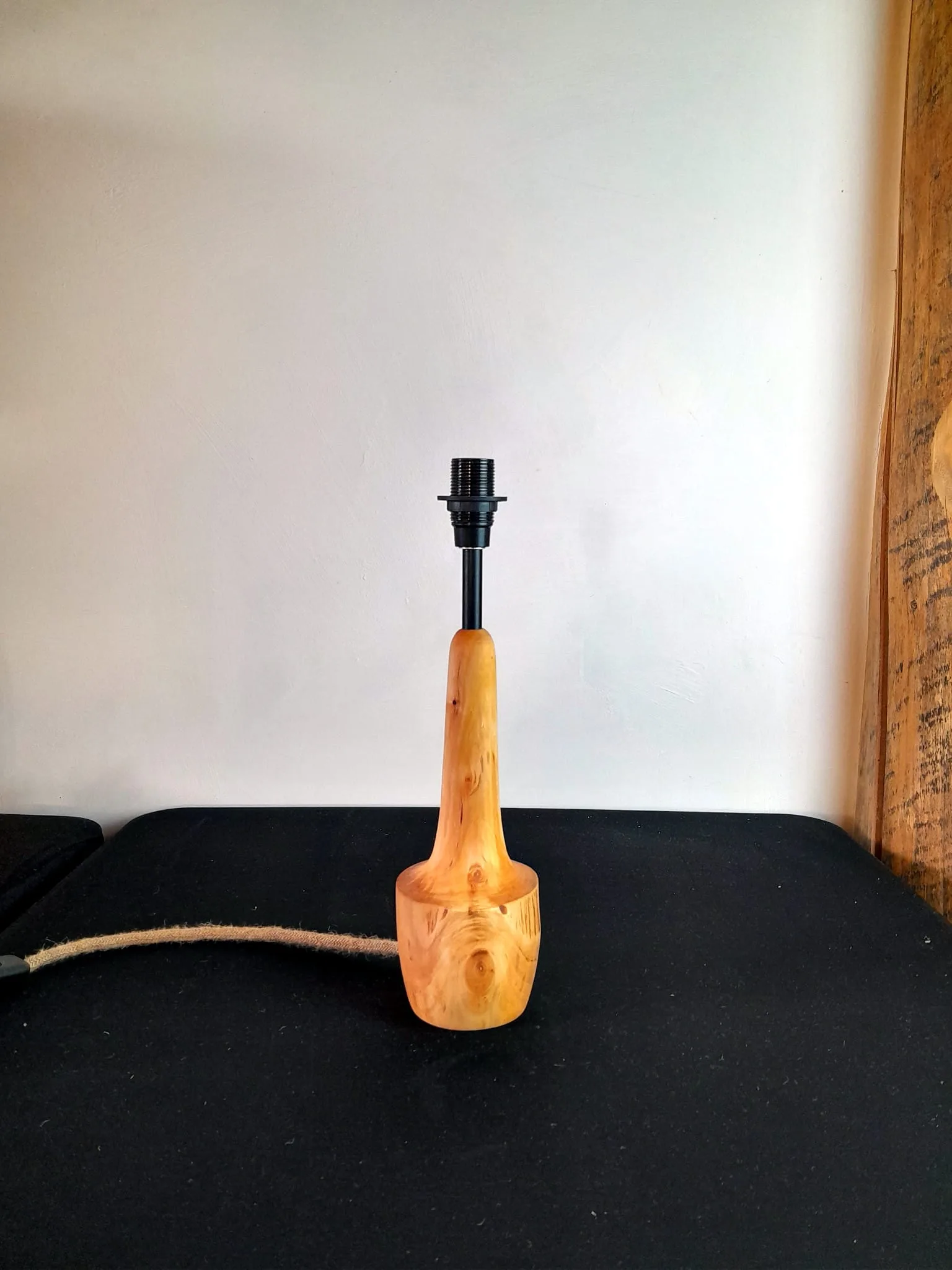 Pied de lampe de chevet n°35 6 Pied de lampe en bois tourné en laurier