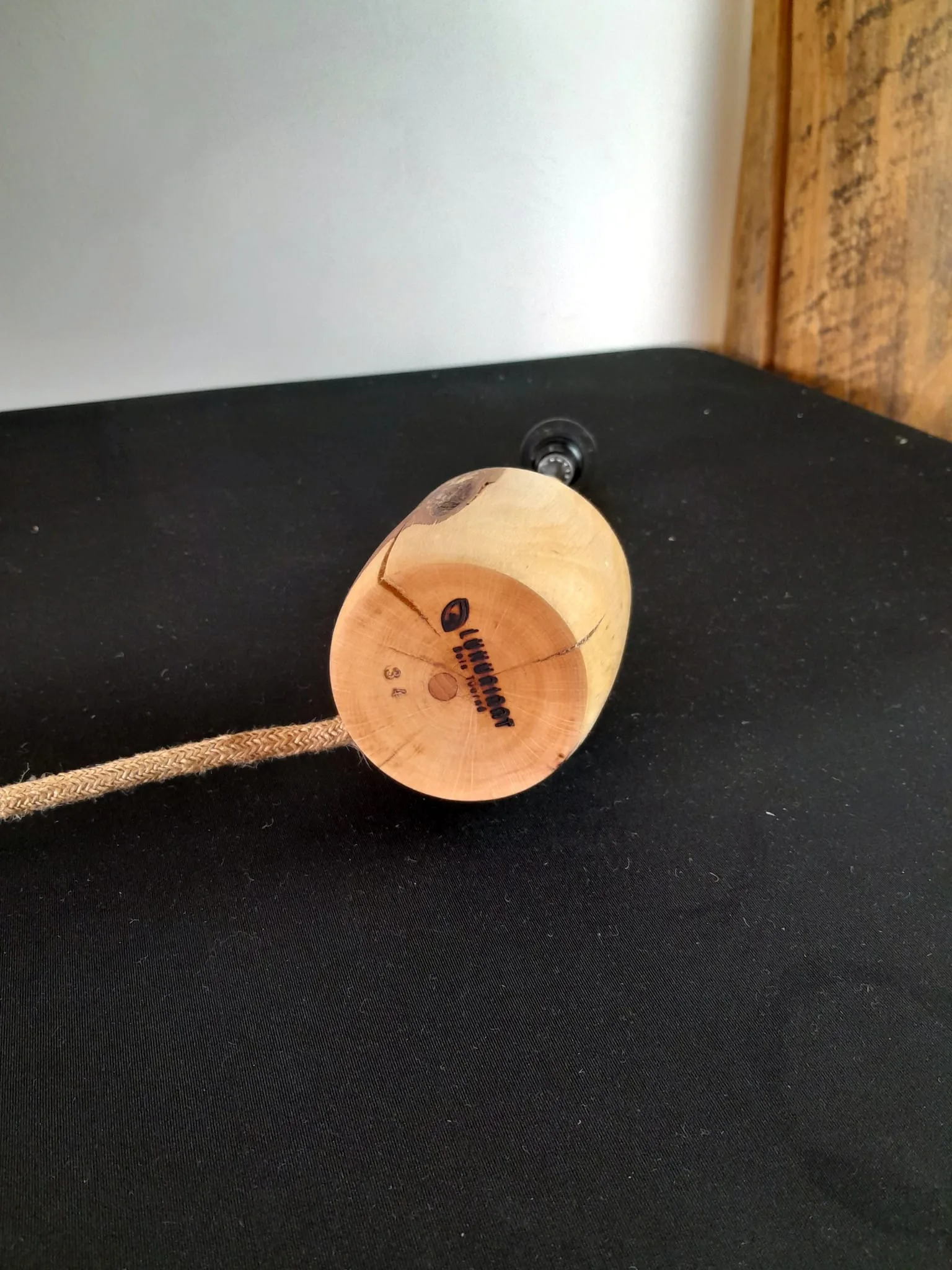 Pied de lampe de chevet en bois tourné dans un morceau de buis