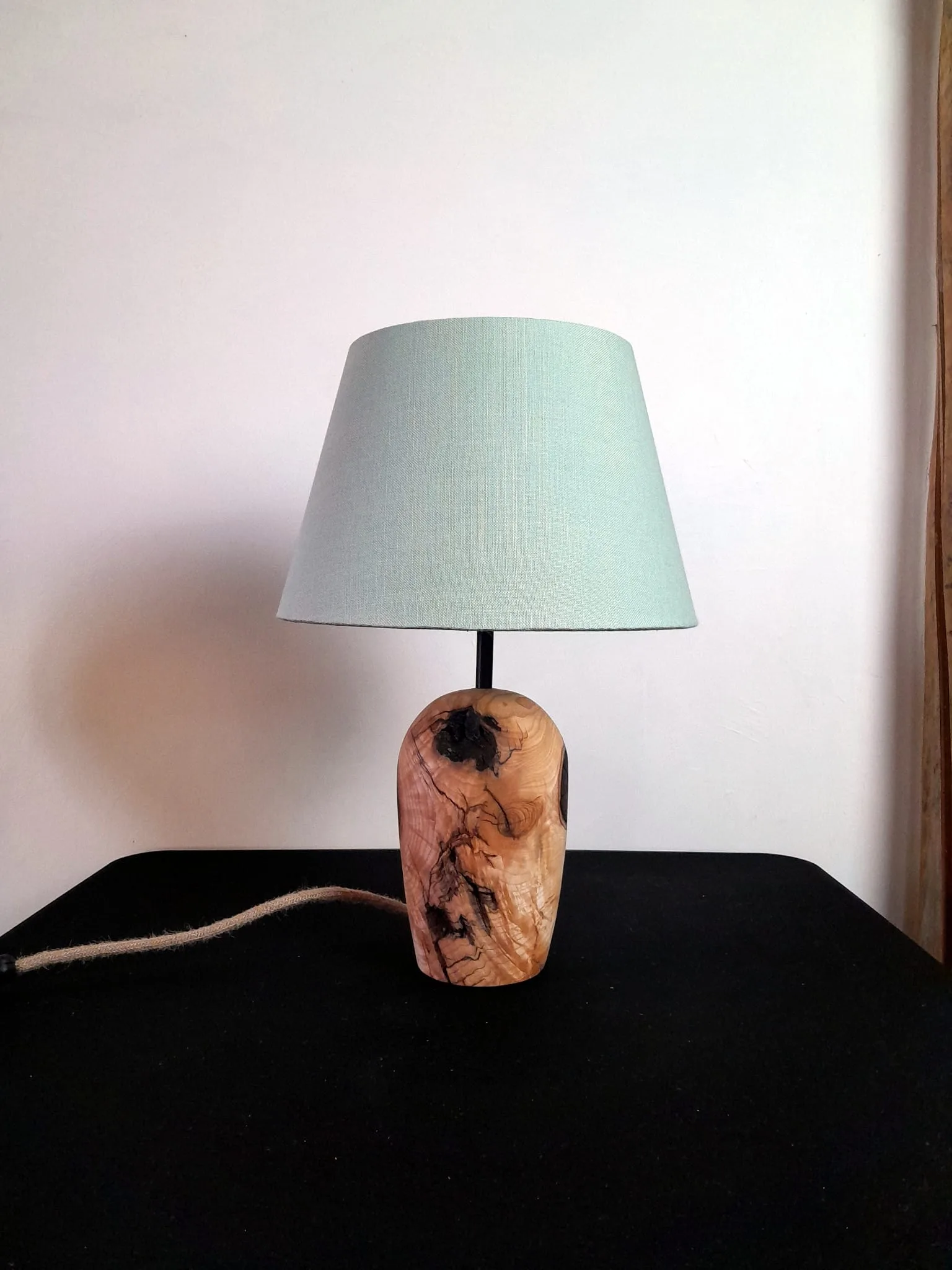 Pied de lampe à poser n°36 1 Pied de lampe en bois tourné dans une loupe de frêne
